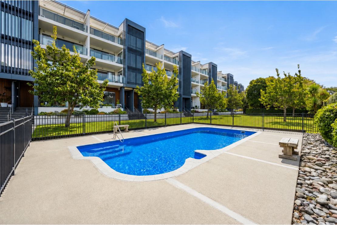 Ilikethat - LOCK UP, LEAVE OR LOUNGE POOLSIDE