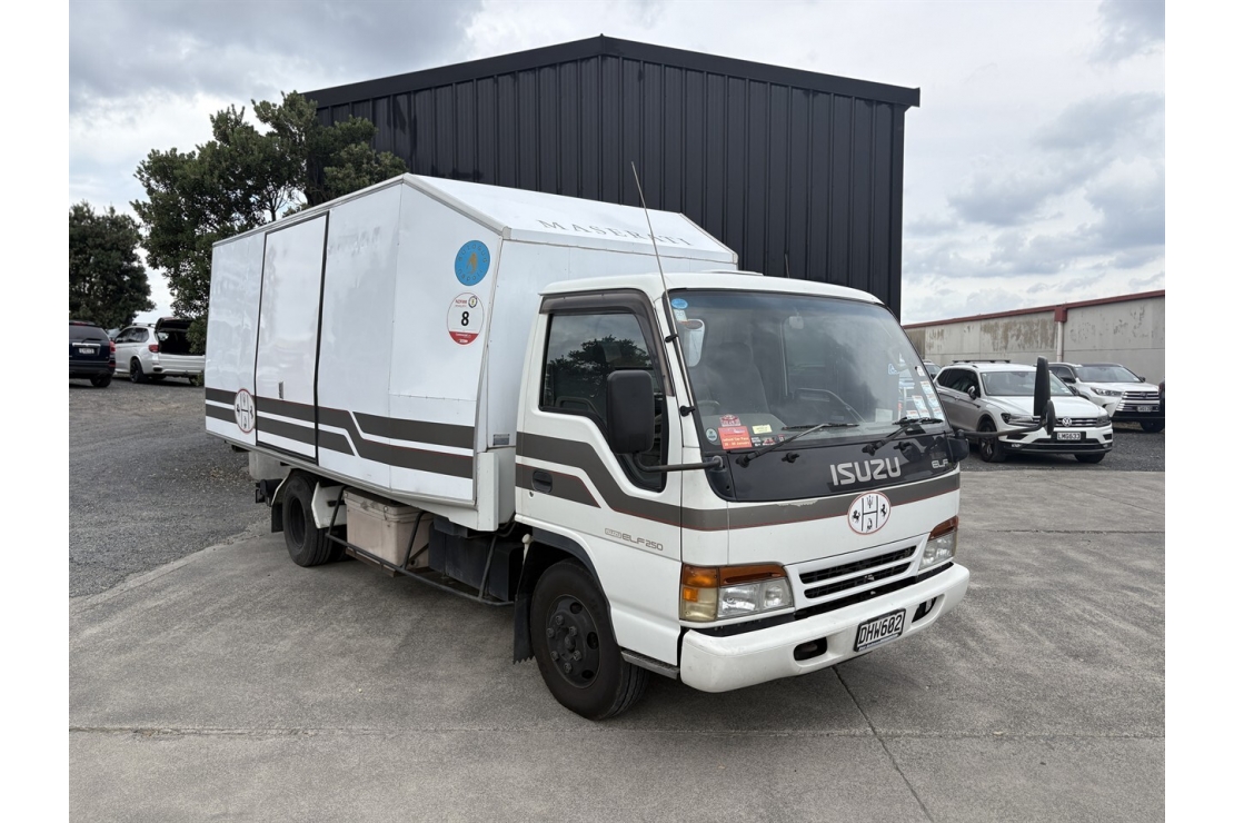 Ilikethat - Isuzu, Elf NPR70P VEHICLE TRANSPORTER, 1997 - Auckland City, Auckland