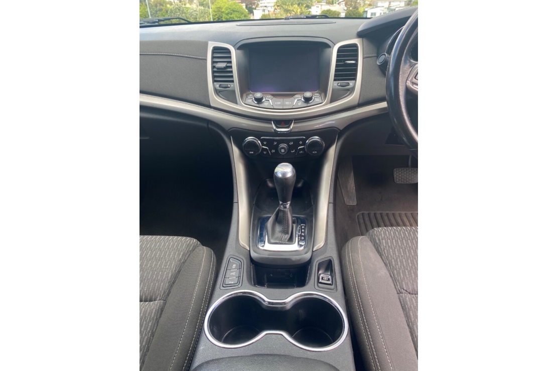 Ilikethat - Holden, Commodore VF2 EVOKE LOWERED ON 20"S, 2017  - Auckland City, Auckland 