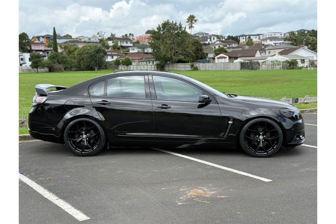 Ilikethat - Holden, Commodore CALAIS-V VF 2 BLACKOUT, 2017  - Auckland City, Auckland 
