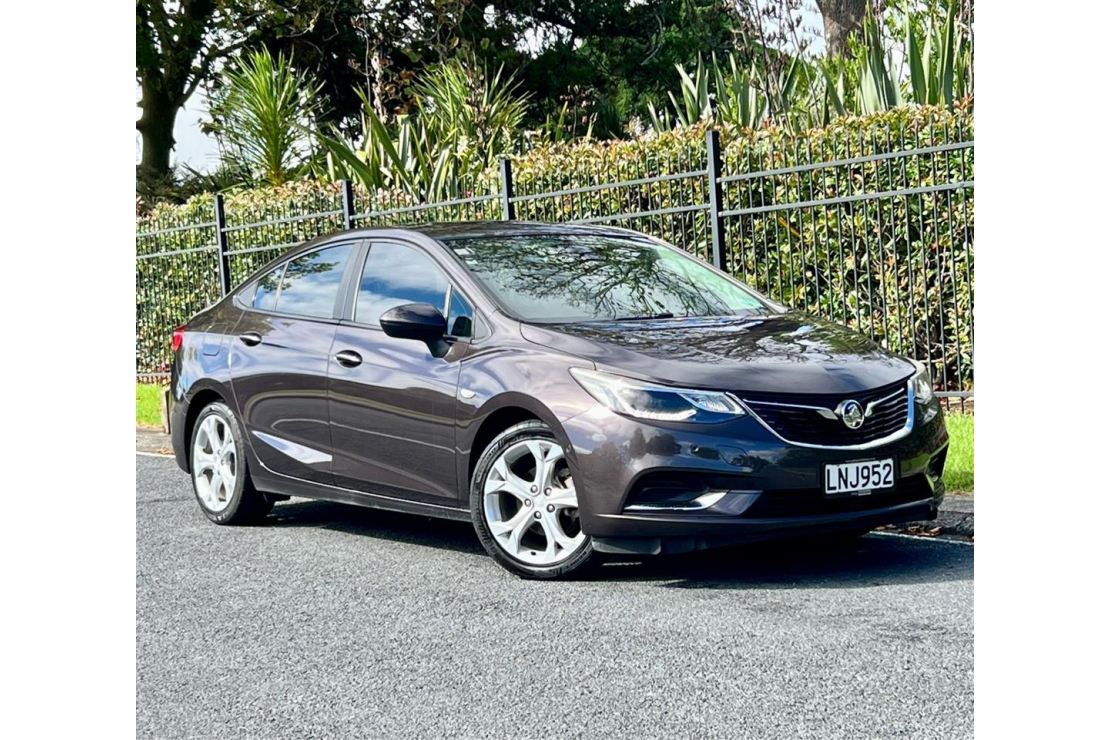 Ilikethat - Holden, Astra SEDAN LT, 1.4P, LOW KMS, ..., 2018 - Auckland City, Auckland 