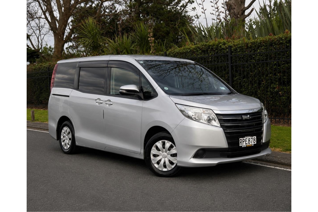 Ilikethat - Toyota, Noah 2.0P, LOW KMS, 8 SEATER, REVERSE CAM, BLUETOO..., 2015 - Auckland City, Auckland
