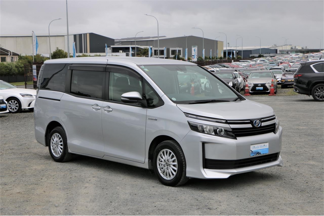Ilikethat - Toyota, Voxy Hybrid.Electic doors.Rear..., 2014  - Auckland City, Auckland 