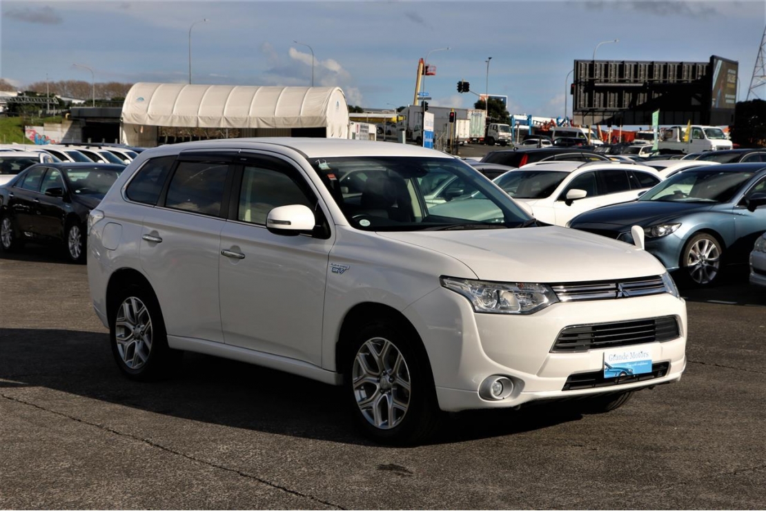 Ilikethat - Mitsubishi, Outlander PHEV.G.Lane Assist.Safety..., 2013  - Auckland City, Auckland 