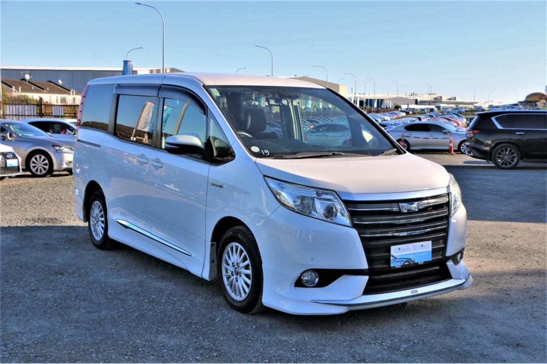 Ilikethat - Toyota, Noah Hybrid.7 seats.Rear camer..., 2015  - Auckland City, Auckland 