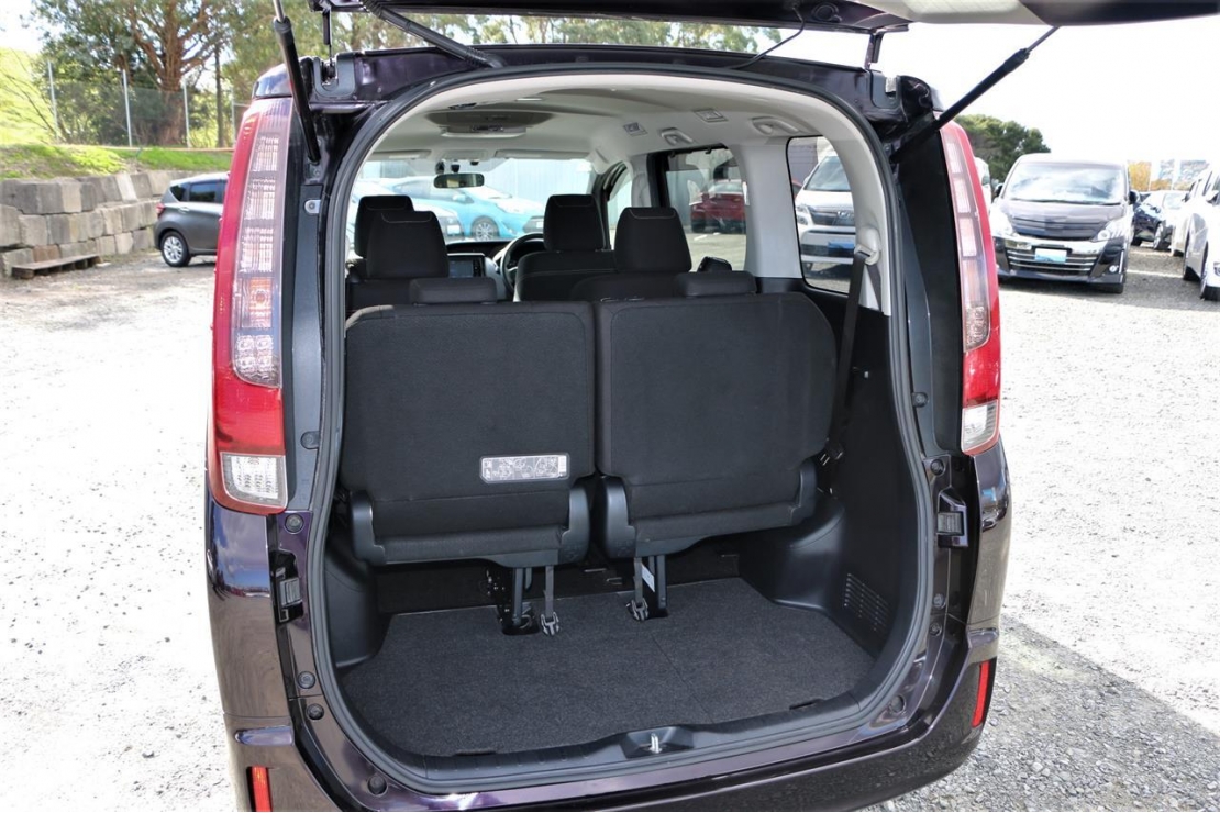 Ilikethat - Toyota, ESQUIRE Hybrid.7 seats.Rear camer..., 2015  - Auckland City, Auckland