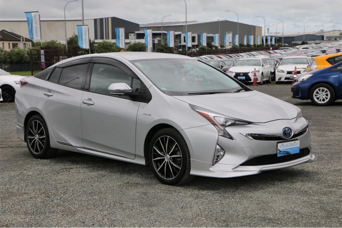 Ilikethat - Toyota, Prius G.HUD.Radar cruise.Lane a..., 2016  - Auckland City, Auckland