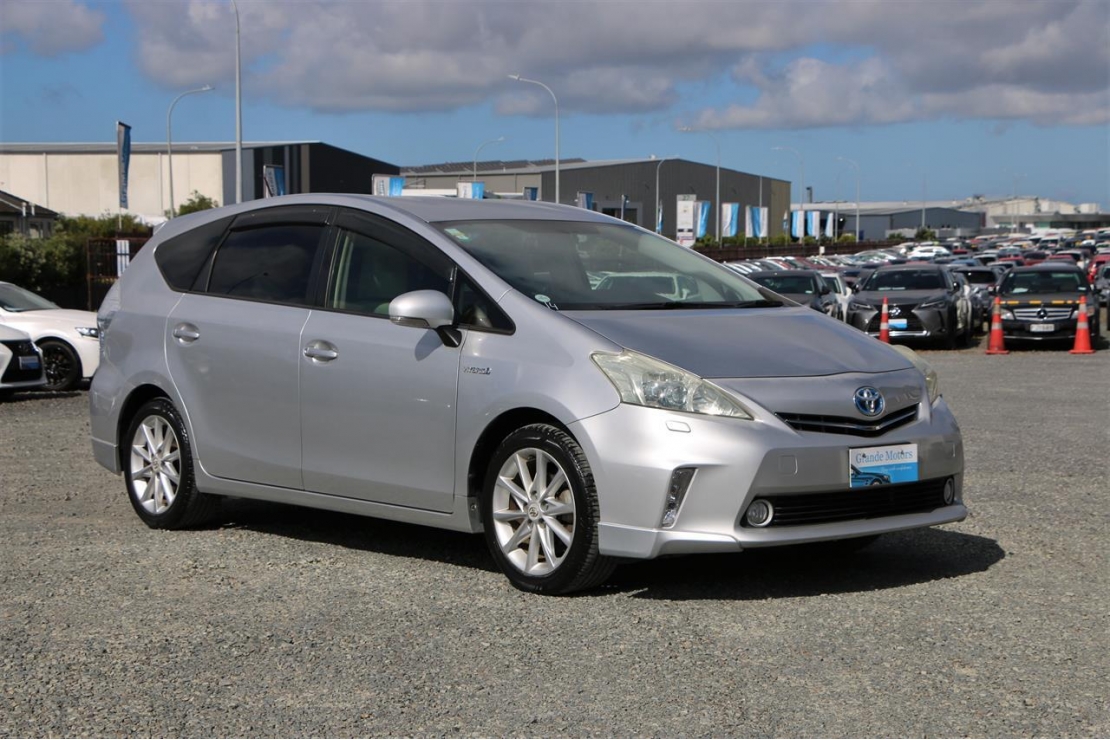Ilikethat - Toyota, Prius Alpha G.Rear camera.Cruis..., 2012  - Auckland City, Auckland 