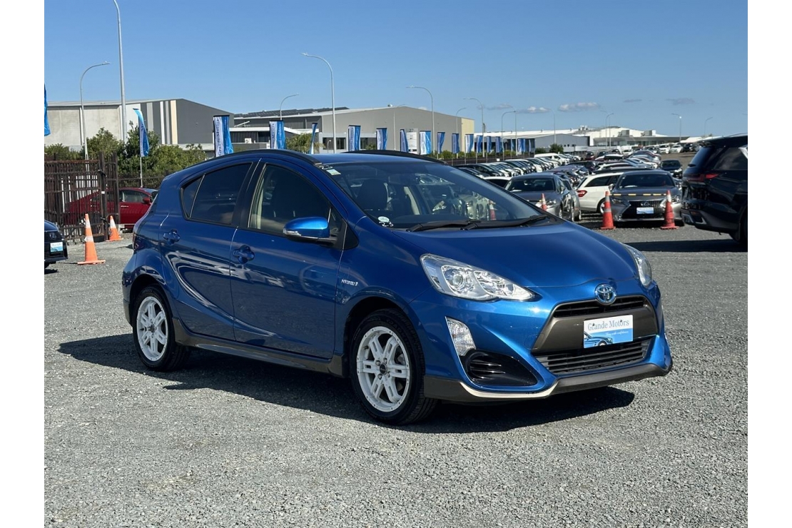Ilikethat - Toyota, Aqua Urban.Rear camera.Button ..., 2015 - Auckland City, Auckland 