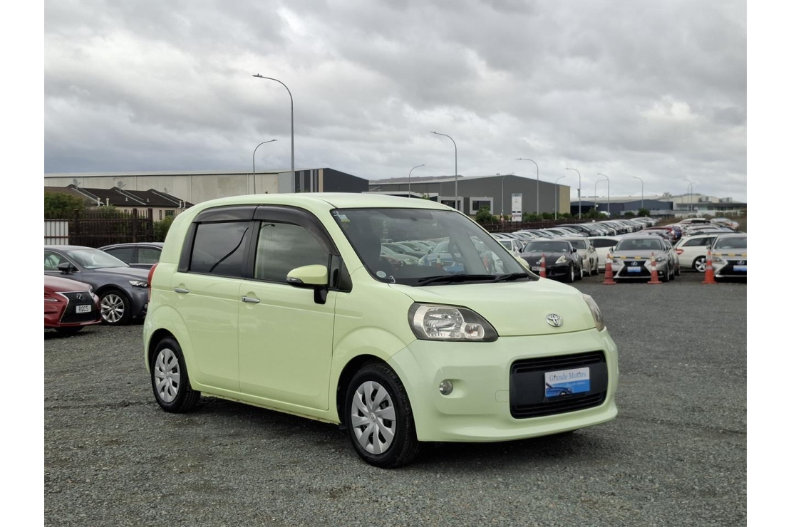 Ilikethat - Toyota, Porte Button start.Rear camera...., 2013  - Auckland City, Auckland 