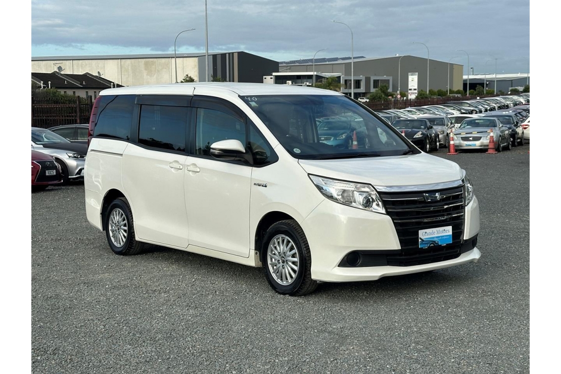 Ilikethat - Toyota, Noah Hybrid.7 seats.Rear camer..., 2015  - Auckland City, Auckland 