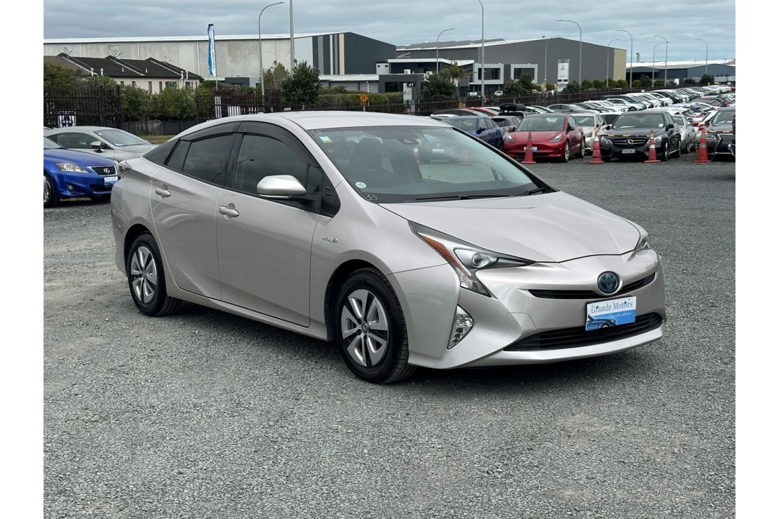 Ilikethat - Toyota, Prius S.Radar cruise.Lane assist.Safety radar.Rear ..., 2016 - Auckland City, Auckland