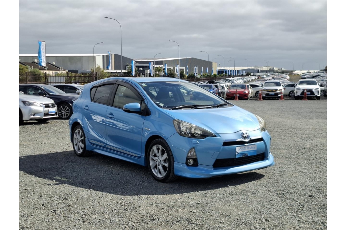 Ilikethat - Toyota, Aqua Rear camera.Button start., 2013 - Auckland City, Auckland
