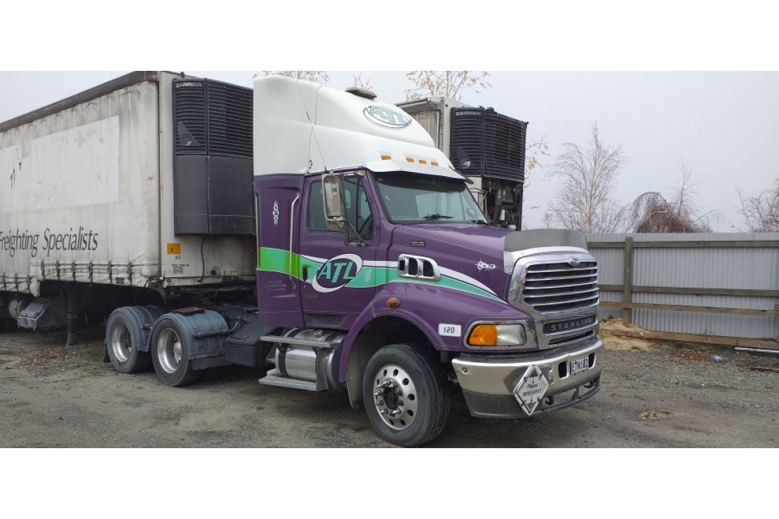 Ilikethat - Trucks Sterling 6x4 Tractor Unit #4480, 2008 - Rodney, Auckland