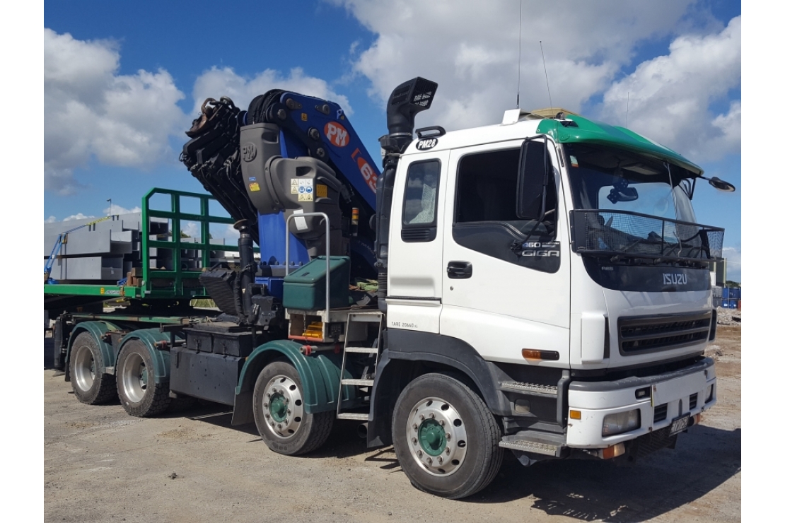 Ilikethat - Trucks  Isuzu 8×4 Tractor with Crane Stock #4443, 2008  - Rodney, Auckland 