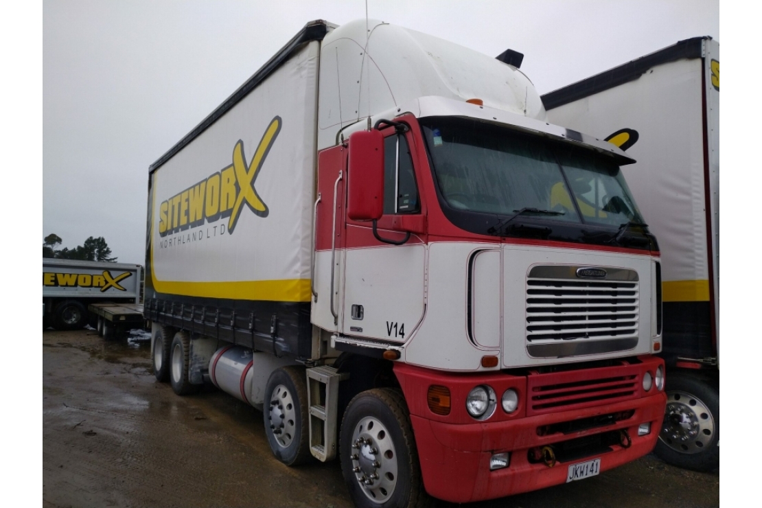 Ilikethat - Trucks  Freightliner 8x4 Curtain #4410, 2005  - Rodney, Auckland 