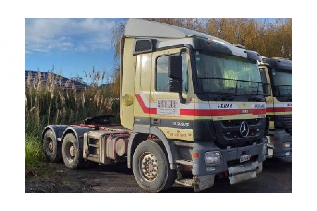 Ilikethat - Trucks  Merc 6x4 Tractor Unit #4385, 2009  - Rodney, Auckland 