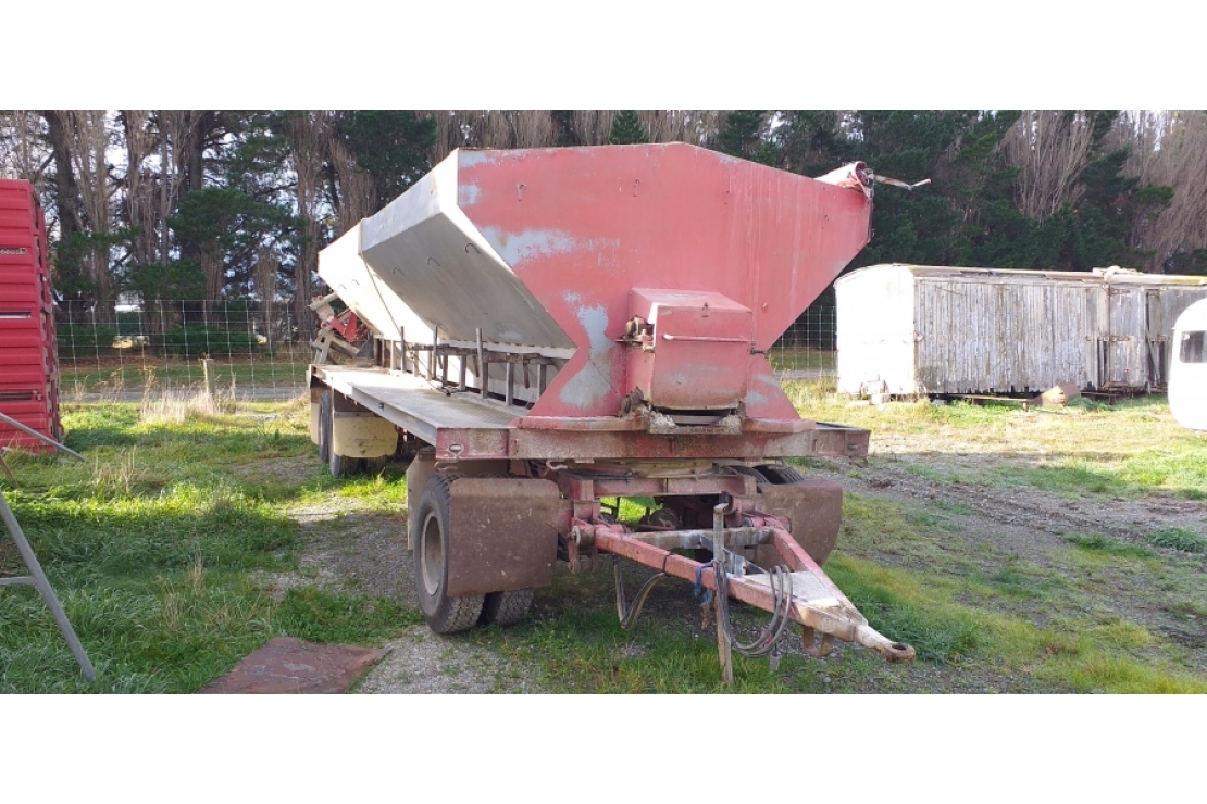 Ilikethat - Trucks  B&S 3 Axle Fert Trailer #4353, 1974  - Rodney, Auckland 