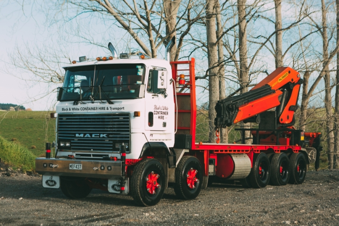 Ilikethat - Trucks  Mack MH 6x10 Crane Truck #4455, 1991  - Rodney, Auckland 