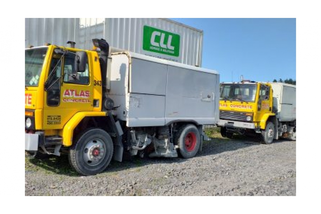 Ilikethat - Trucks Stirling 4x2 Sweeper #4481, 2000 - Rodney, Auckland