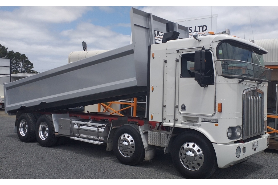 Ilikethat - Trucks  KW 8x4 Tipper with Brand New Body #4419, 2002  - Rodney, Auckland 